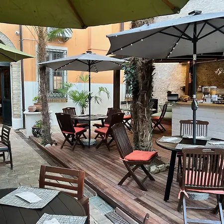 Alojamento de Acomodação e Pequeno-almoço A Casa Di Paola 2*